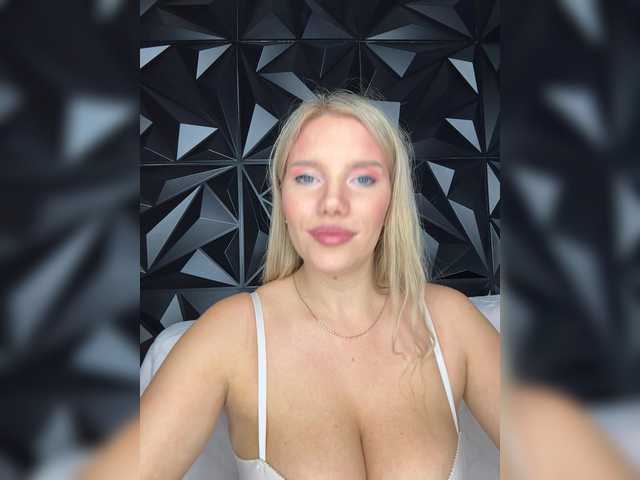 LYLAtop live cam on BongaCams
