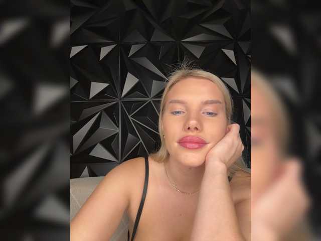 LYLAtop live cam on BongaCams