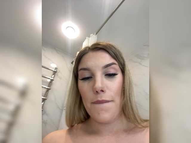 LYLAtop's BongaCams show and profile