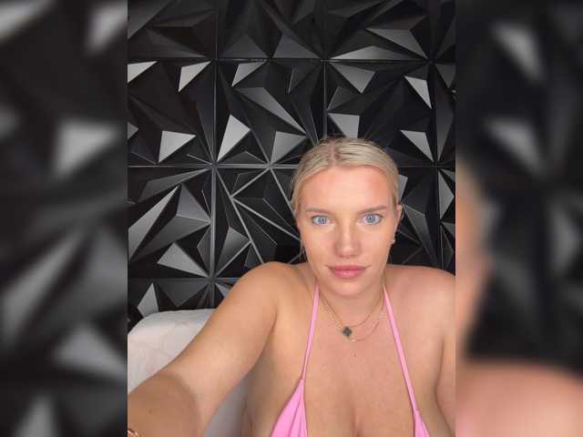 LYLAtop live cam on BongaCams