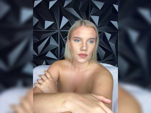 LYLAtop live cam on BongaCams