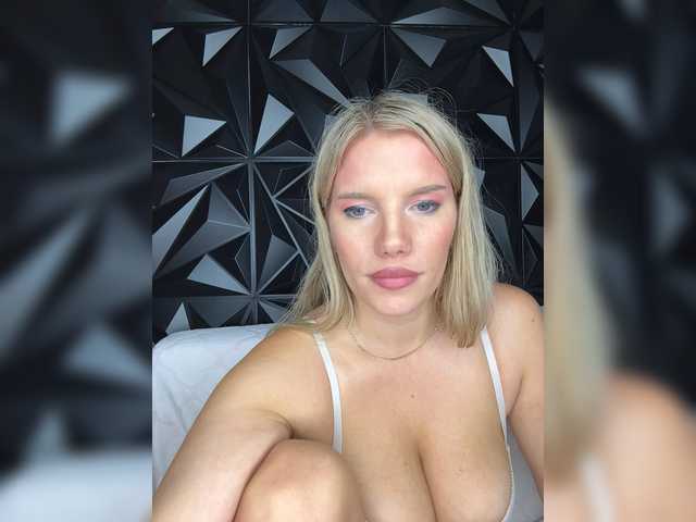 LYLAtop live cam on BongaCams