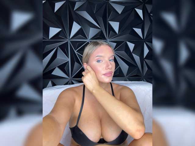 LYLAtop live cam on BongaCams