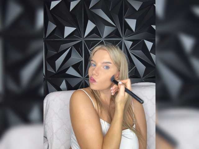 LYLAtop live cam on BongaCams
