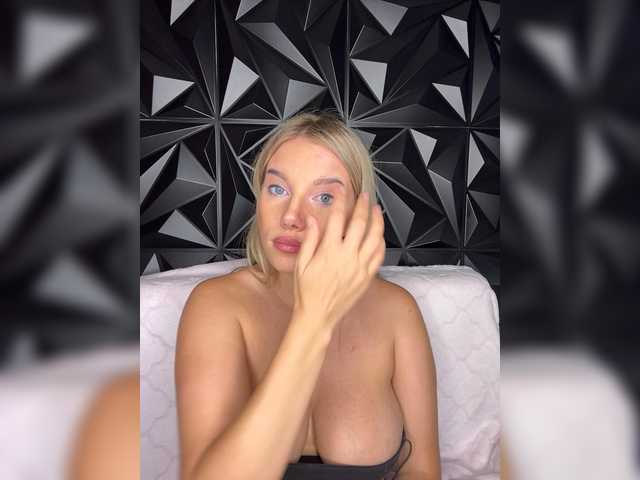 LYLAtop live webcam show