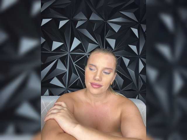 LYLAtop live cam on BongaCams