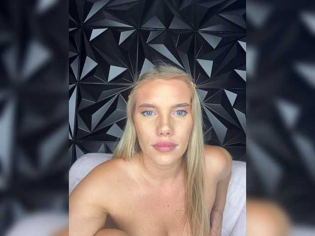 LYLAtop live cam on BongaCams