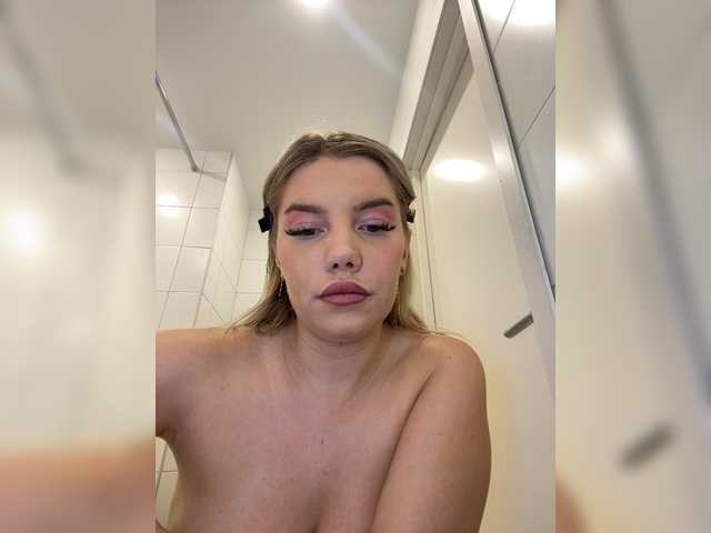 LYLAtop live cam on BongaCams