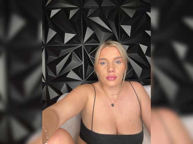 LYLAtop, en directo ahora en BongaCams