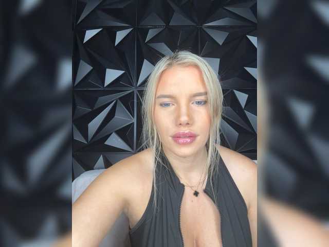 LYLAtop live cam on BongaCams