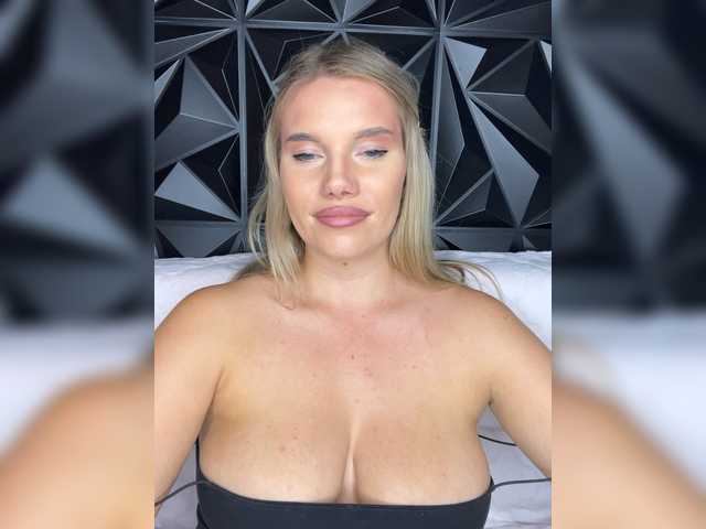 LYLAtop live webcam show