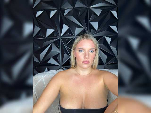 LYLAtop live cam on BongaCams