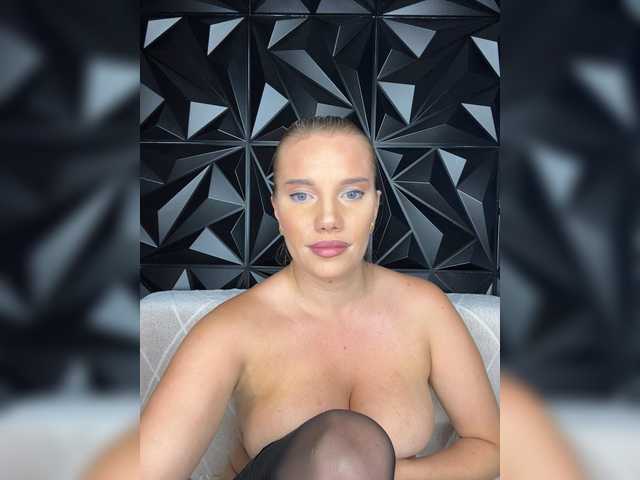 LYLAtop live cam on BongaCams