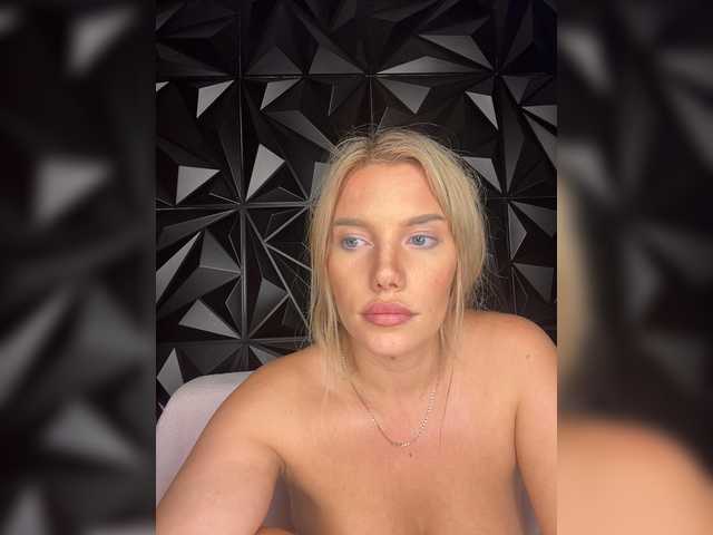 LYLAtop live cam on BongaCams