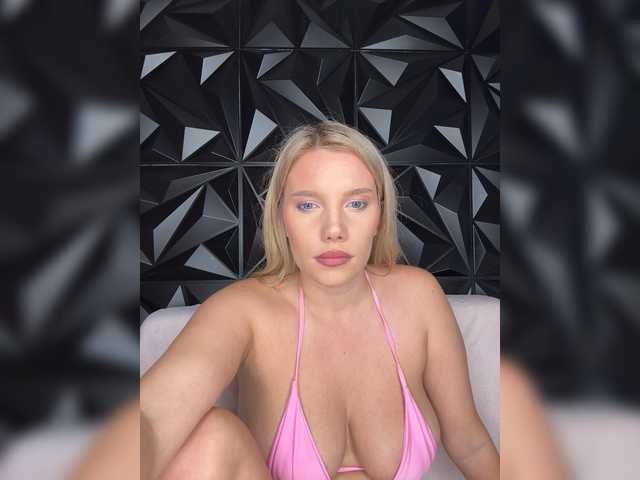 LYALYAtop live cam preview