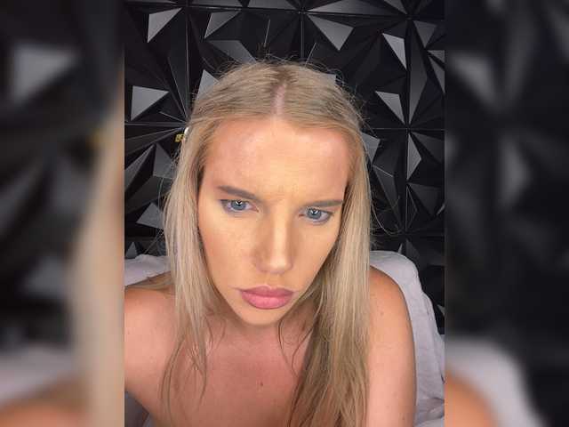 LYLAtop live cam on BongaCams