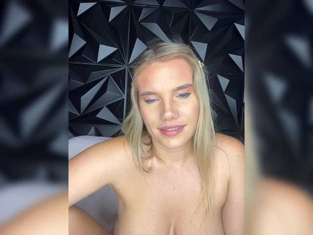 LYLAtop live cam on BongaCams