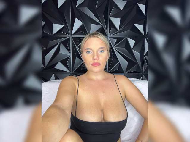 LYLAtop live cam on BongaCams