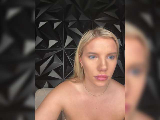 LYLAtop в эфире на BongaCams