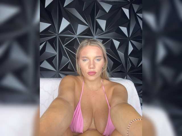 LYALYAtop live webcam show
