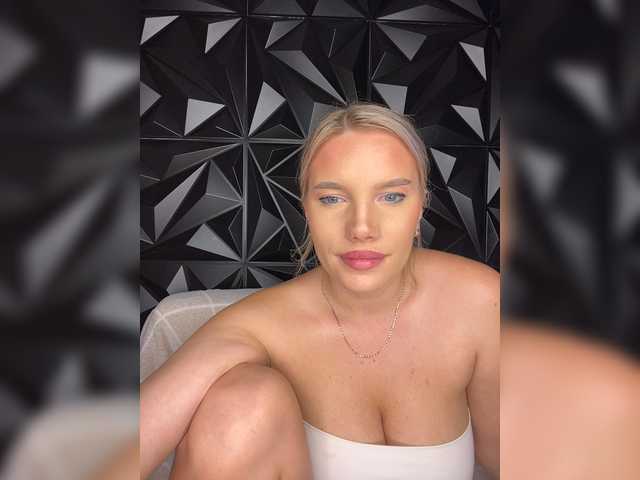 LYLAtop live cam on BongaCams