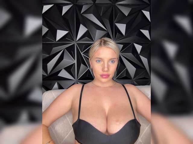 LYLAtop live cam on BongaCams