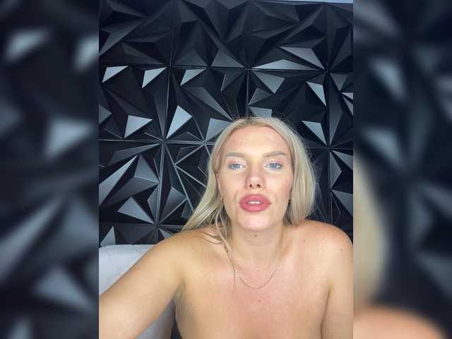 LYLAtop live cam on BongaCams