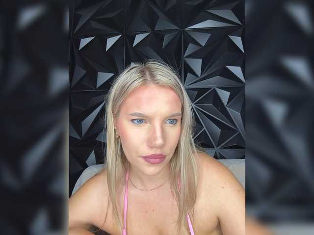 LYLAtop live cam on BongaCams