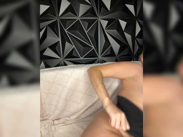 LYLAtop, live now on BongaCams