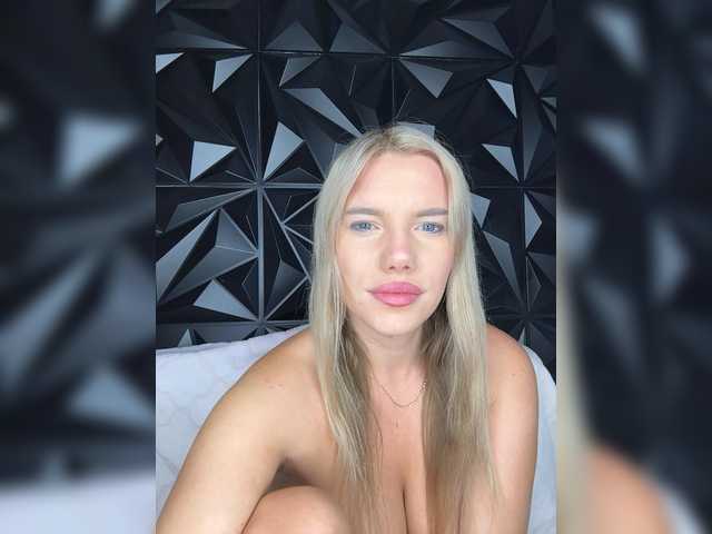 LYLAtop live cam on BongaCams