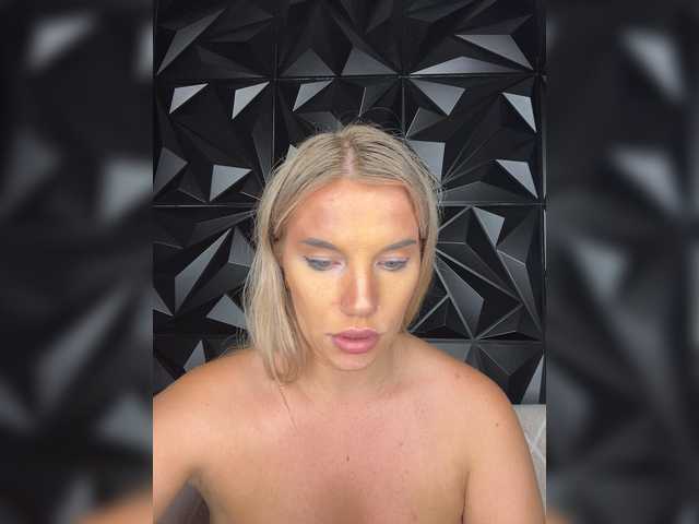 LYLAtop live cam on BongaCams