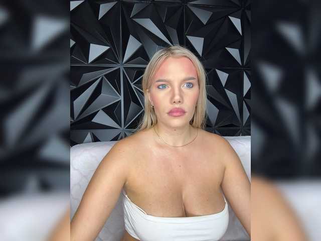 LYLAtop live cam on BongaCams