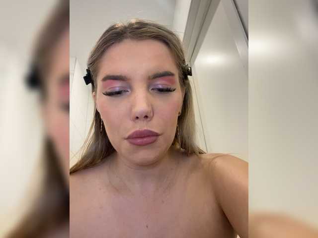 LYLAtop live cam on BongaCams