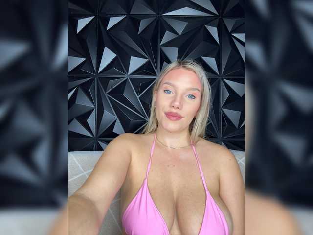 LYALYAtop live cam preview