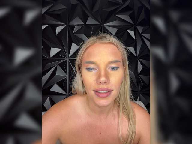 LYLAtop live cam on BongaCams