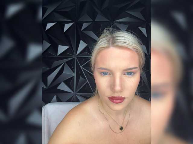 LYLAtop live cam on BongaCams
