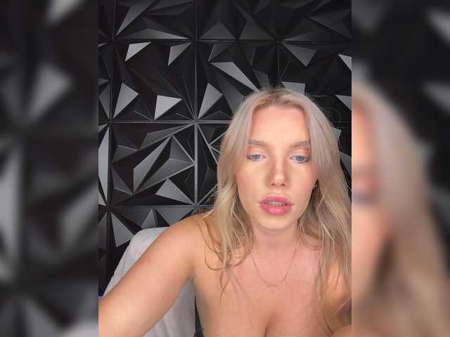 LYLAtop live cam on BongaCams