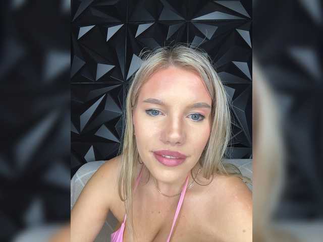 LYLAtop live cam on BongaCams