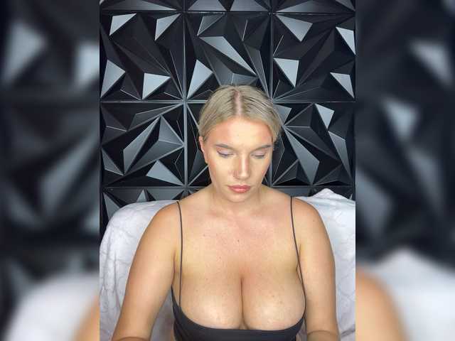 LYLAtop live cam on BongaCams