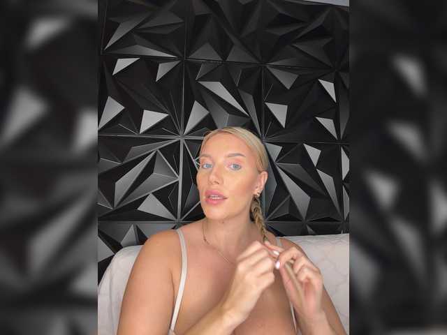 LYLAtop live cam on BongaCams