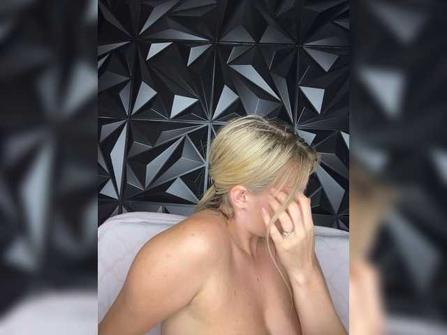 LYLAtop live cam on BongaCams