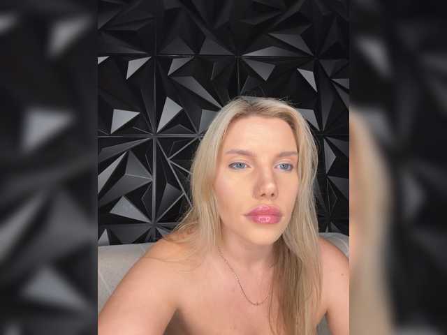 LYLAtop live cam on BongaCams