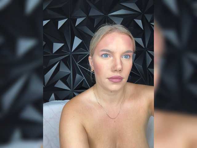 LYLAtop live cam on BongaCams
