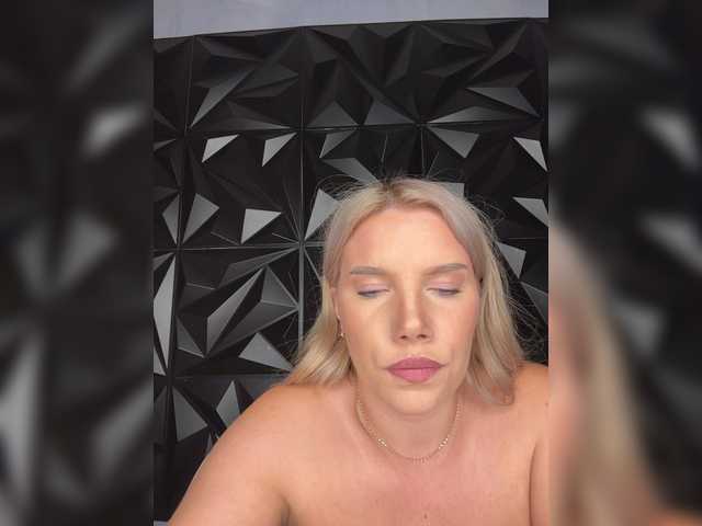 LYLAtop live cam on BongaCams