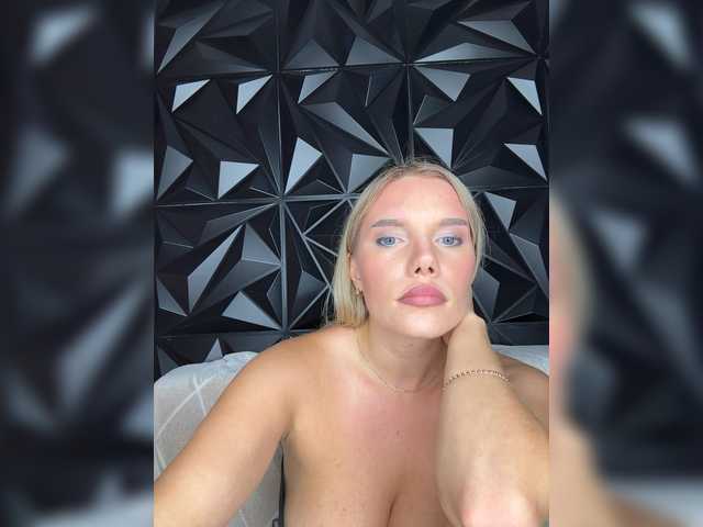LYLAtop live cam on BongaCams