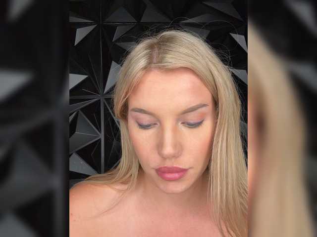 LYLAtop live cam on BongaCams