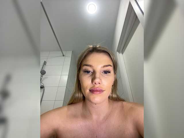 LYLAtop live cam on BongaCams