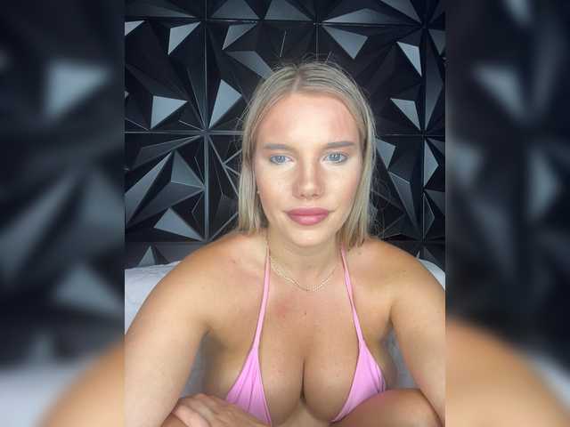 LYALYAtop live webcam show