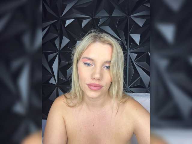 LYLAtop live cam on BongaCams