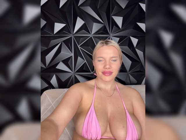 LYLAtop live cam on BongaCams
